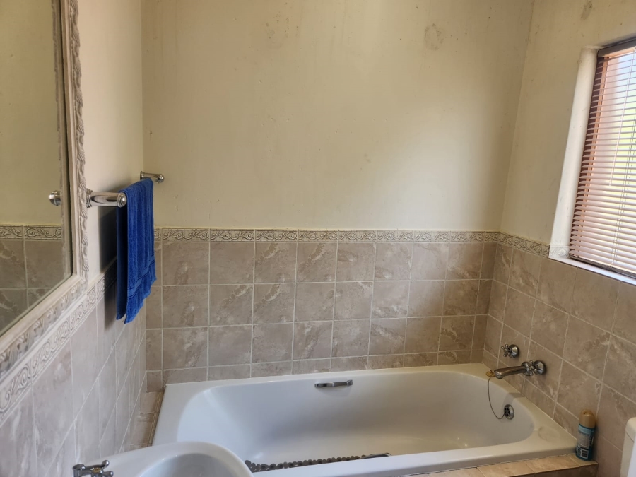 2 Bedroom Property for Sale in Noordwyk Gauteng