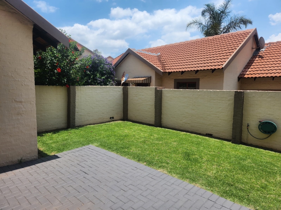 2 Bedroom Property for Sale in Noordwyk Gauteng