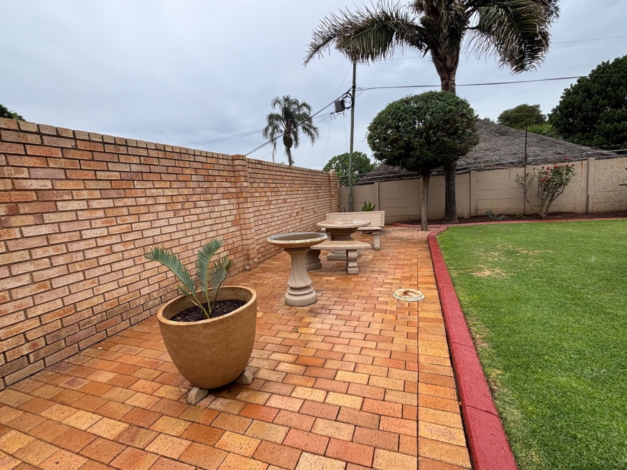 4 Bedroom Property for Sale in Florida Gauteng