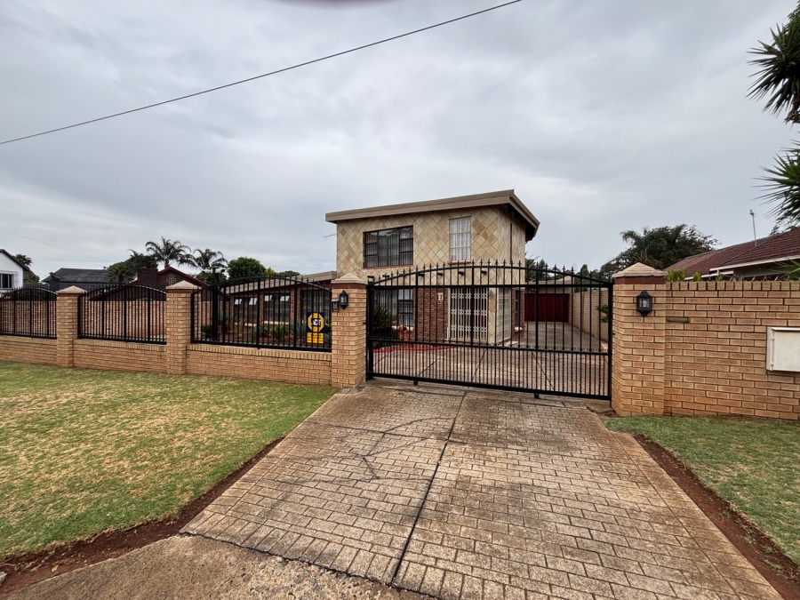 4 Bedroom Property for Sale in Florida Gauteng