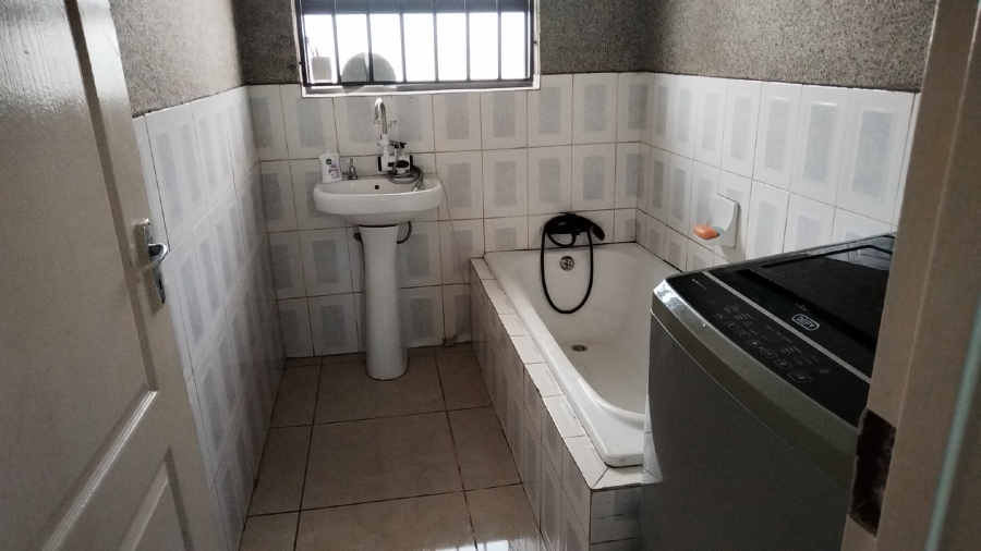 5 Bedroom Property for Sale in Protea Glen Gauteng