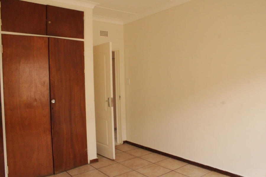 To Let 3 Bedroom Property for Rent in Turffontein Gauteng