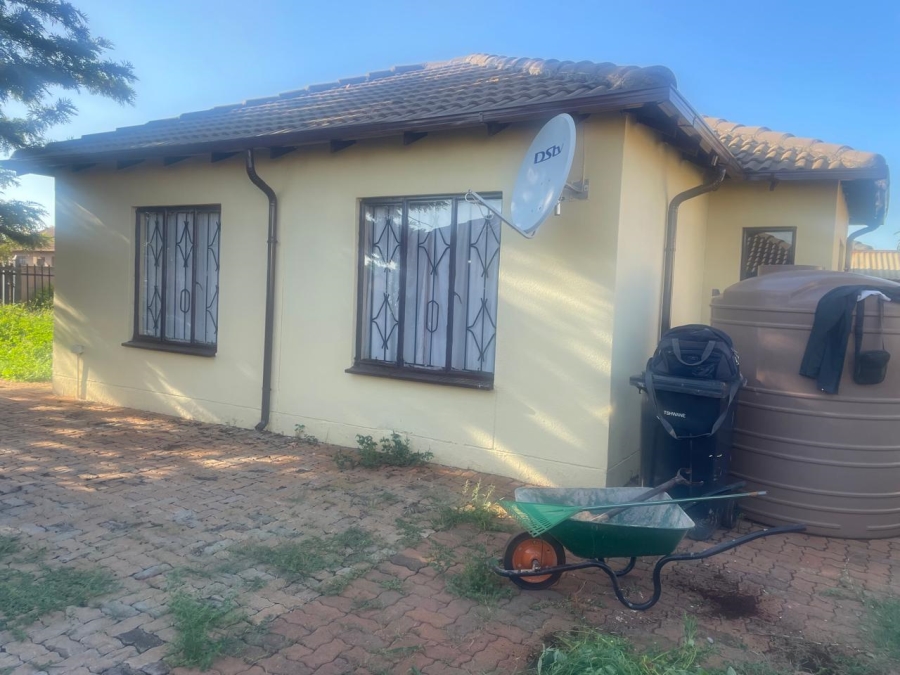 To Let 2 Bedroom Property for Rent in Akasia Gauteng