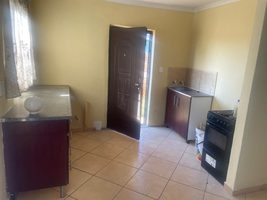 To Let 2 Bedroom Property for Rent in Akasia Gauteng