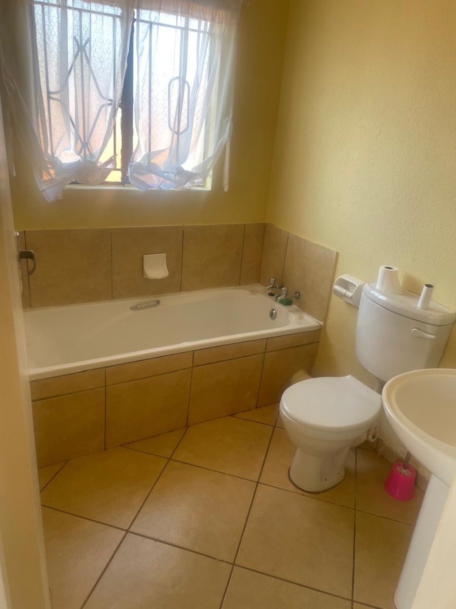 To Let 2 Bedroom Property for Rent in Akasia Gauteng