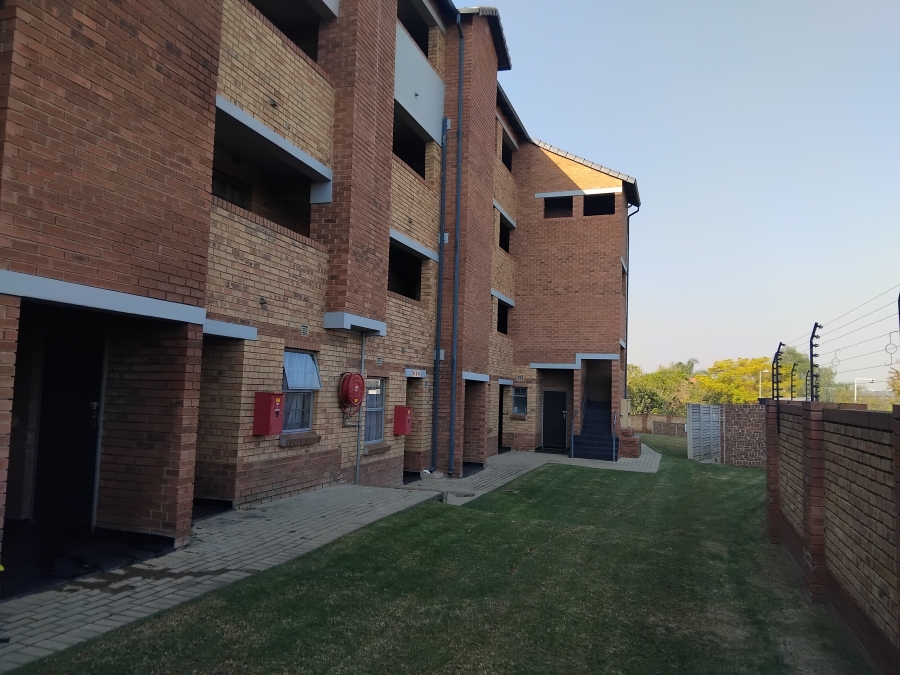 2 Bedroom Property for Sale in Heuweloord Gauteng