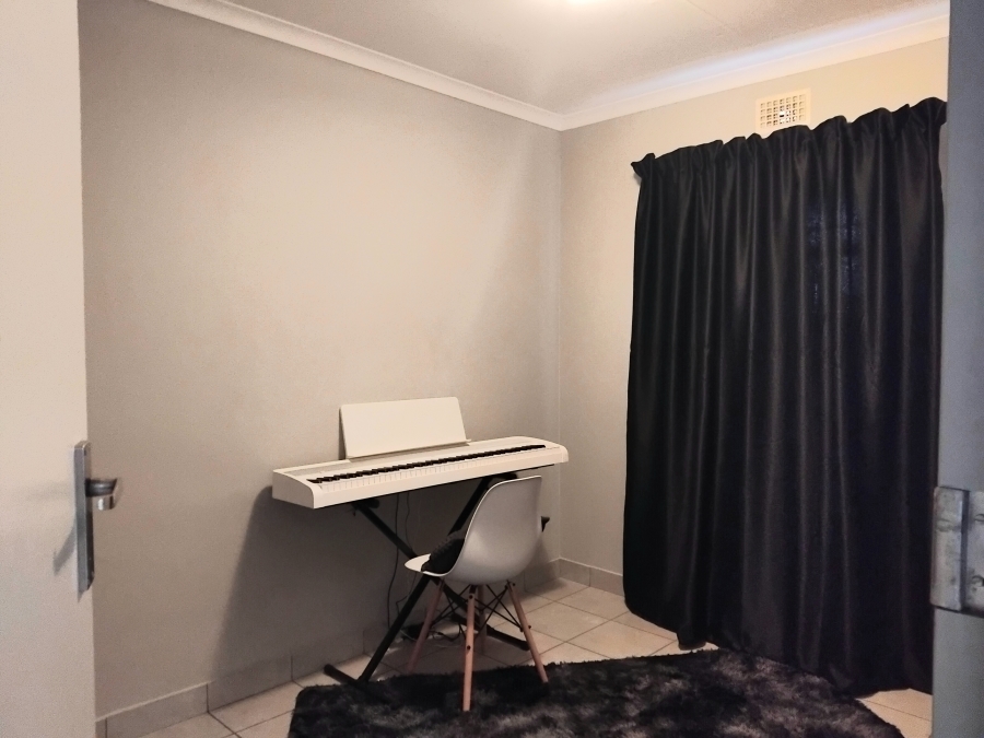 2 Bedroom Property for Sale in Heuweloord Gauteng