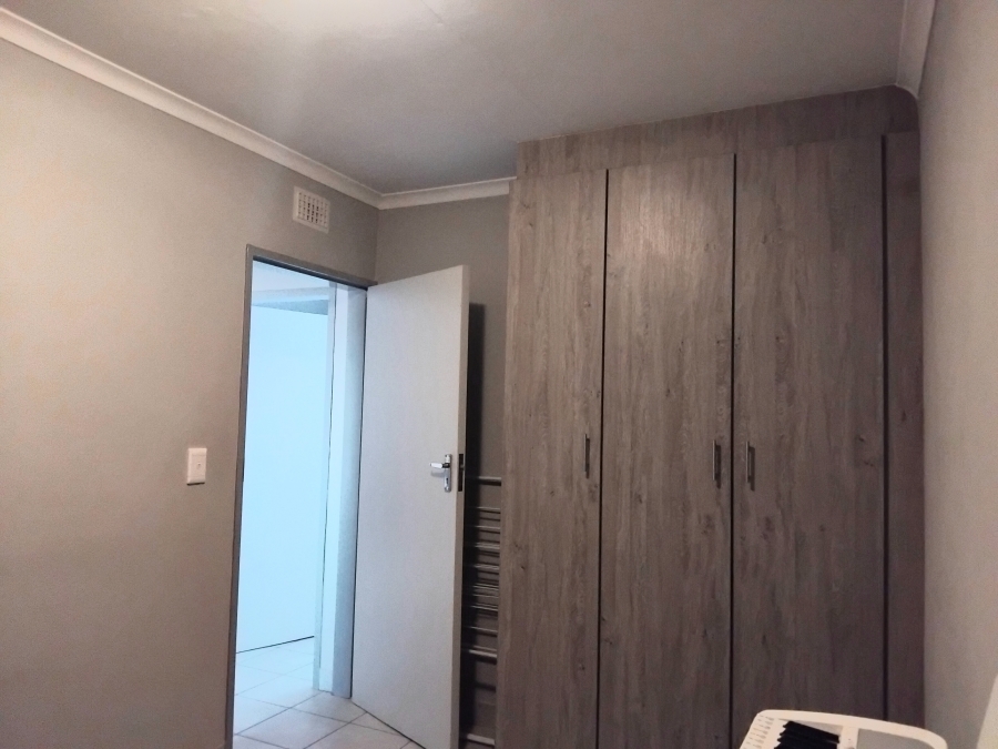 2 Bedroom Property for Sale in Heuweloord Gauteng