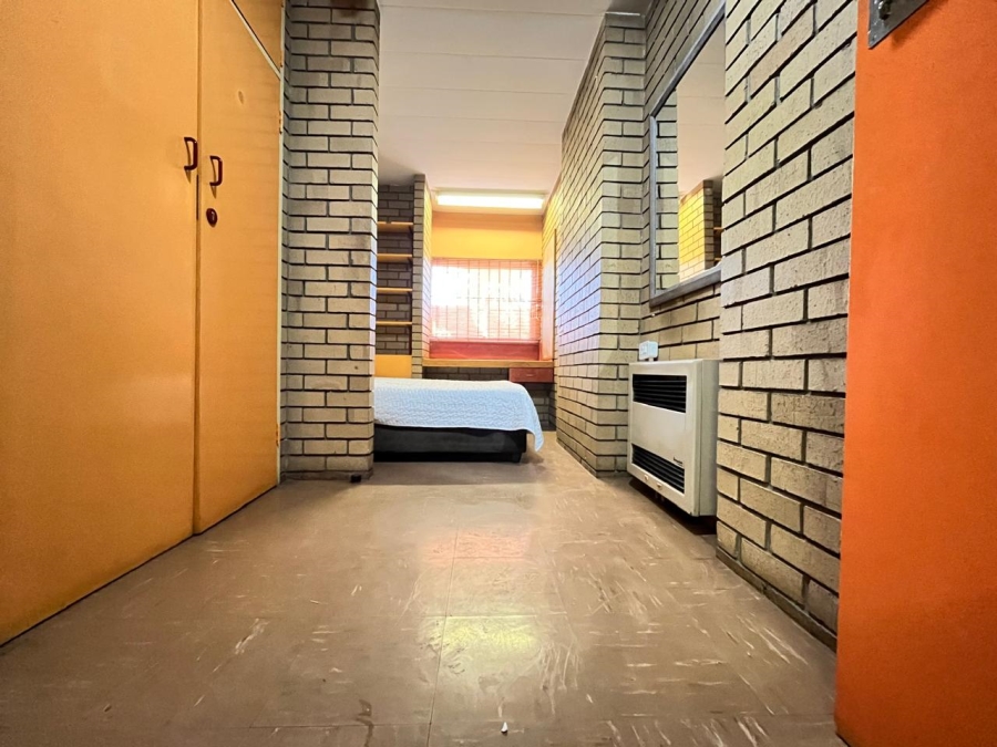 1 Bedroom Property for Sale in Orlando East Gauteng