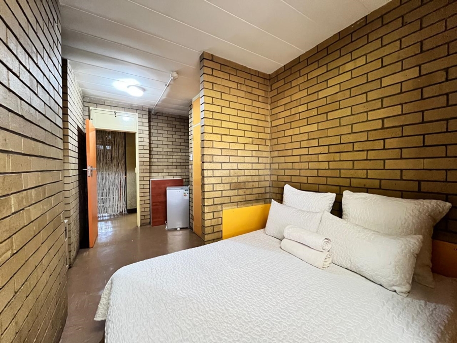 1 Bedroom Property for Sale in Orlando East Gauteng