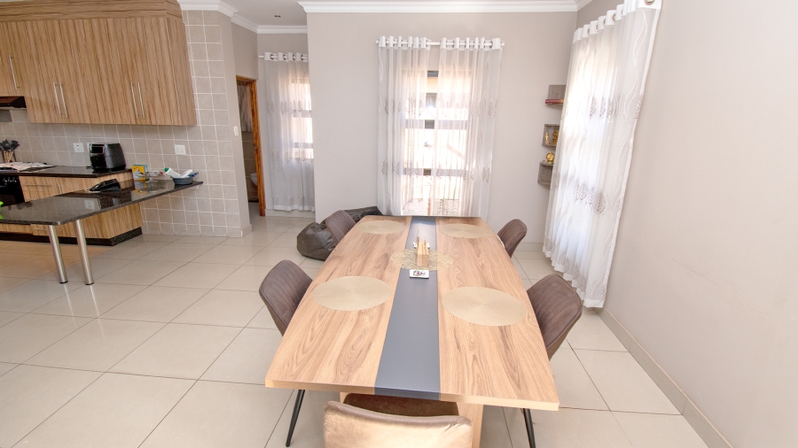 To Let 3 Bedroom Property for Rent in Monavoni Gauteng