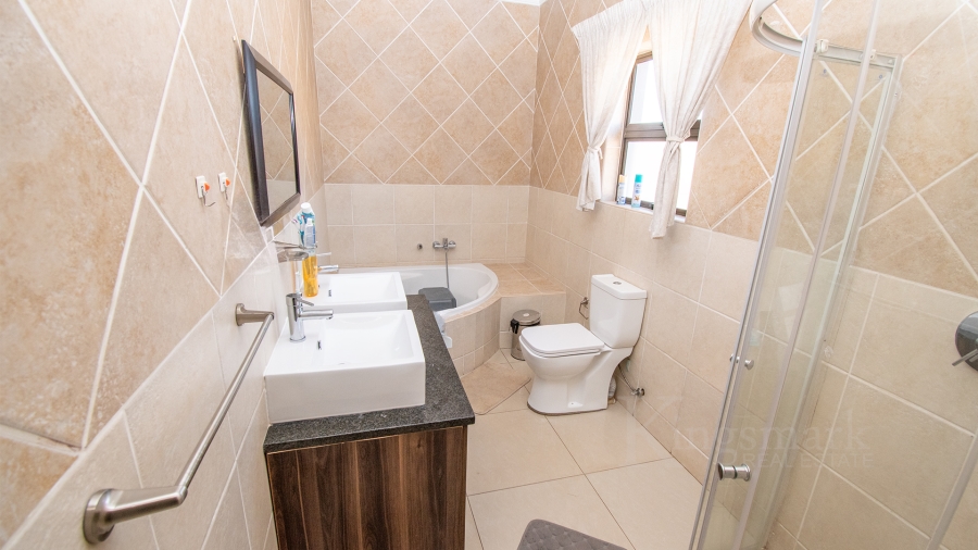 To Let 3 Bedroom Property for Rent in Monavoni Gauteng
