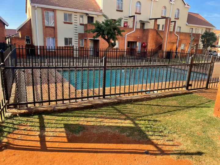 To Let 2 Bedroom Property for Rent in The Orchards Gauteng