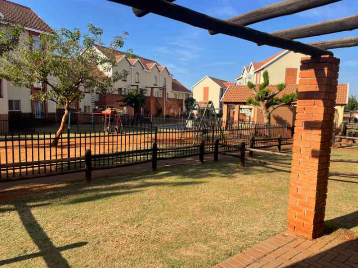 To Let 2 Bedroom Property for Rent in The Orchards Gauteng