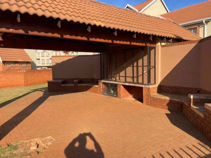 To Let 2 Bedroom Property for Rent in The Orchards Gauteng
