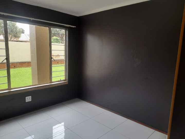 2 Bedroom Property for Sale in Montana Tuine Gauteng