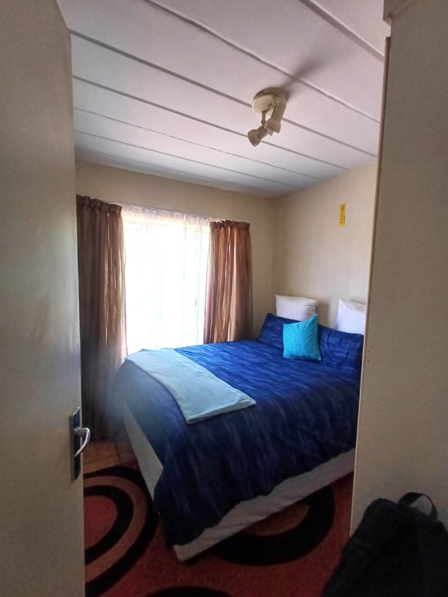 2 Bedroom Property for Sale in Die Hoewes Gauteng
