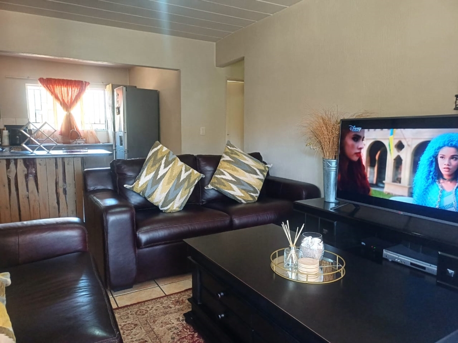 2 Bedroom Property for Sale in Die Hoewes Gauteng