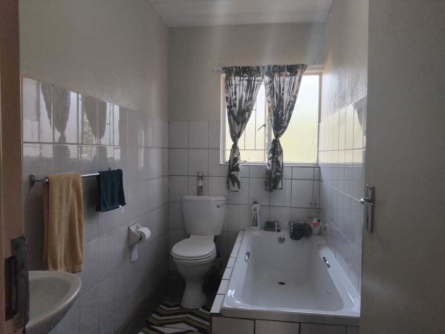 2 Bedroom Property for Sale in Die Hoewes Gauteng