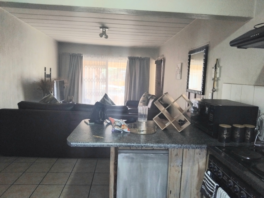 2 Bedroom Property for Sale in Die Hoewes Gauteng