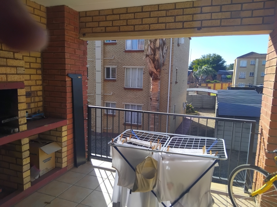 2 Bedroom Property for Sale in Die Hoewes Gauteng