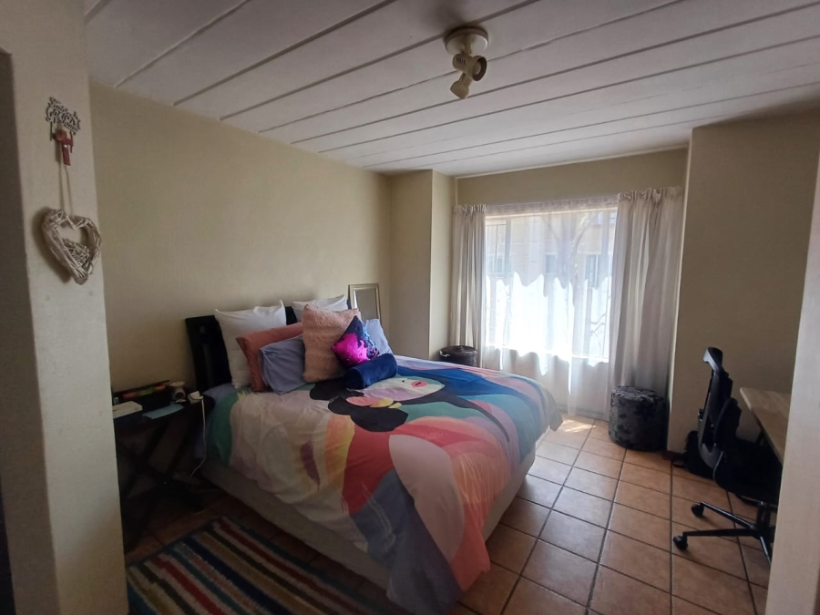 2 Bedroom Property for Sale in Die Hoewes Gauteng