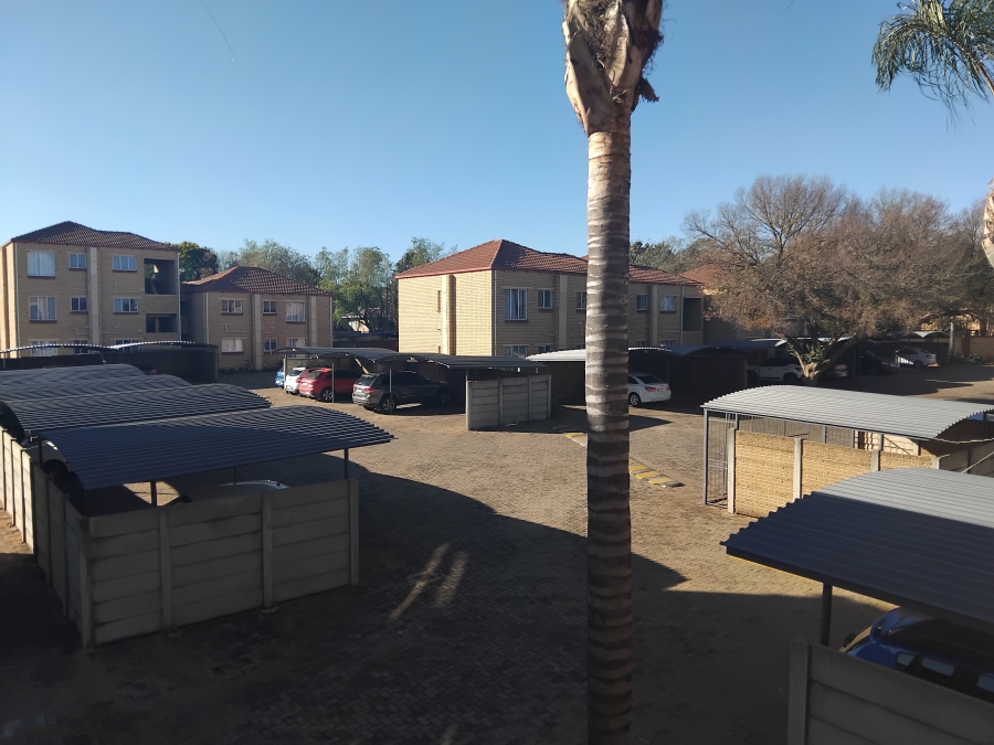 2 Bedroom Property for Sale in Die Hoewes Gauteng