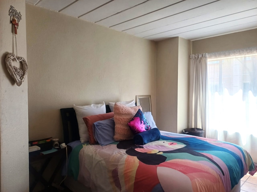 2 Bedroom Property for Sale in Die Hoewes Gauteng