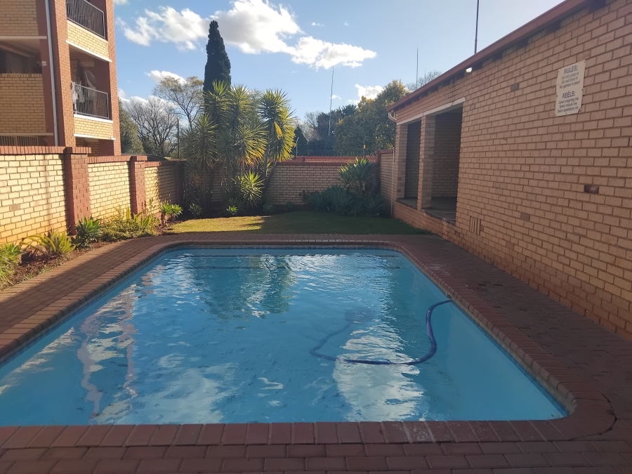 2 Bedroom Property for Sale in Die Hoewes Gauteng