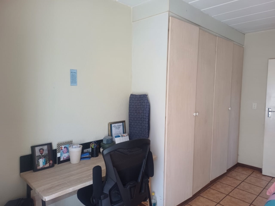 2 Bedroom Property for Sale in Die Hoewes Gauteng
