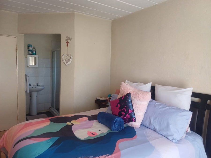 2 Bedroom Property for Sale in Die Hoewes Gauteng