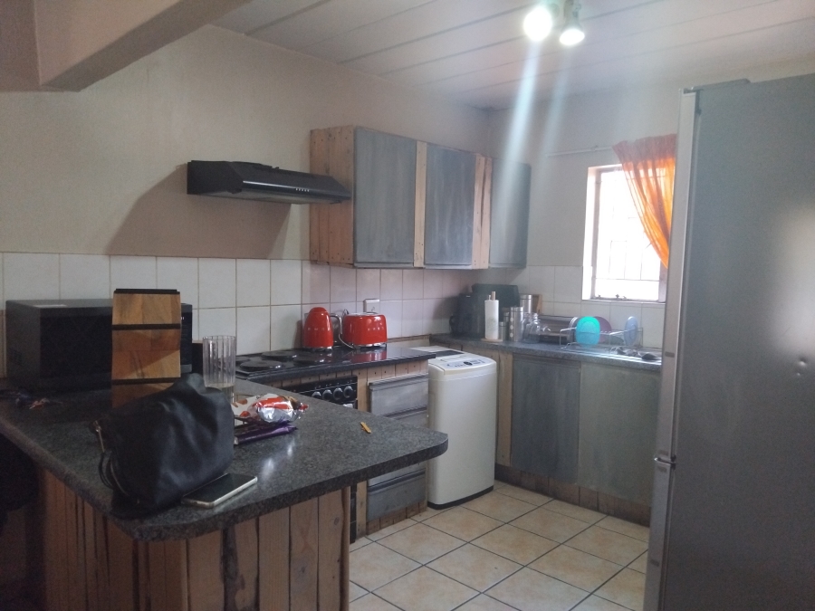 2 Bedroom Property for Sale in Die Hoewes Gauteng
