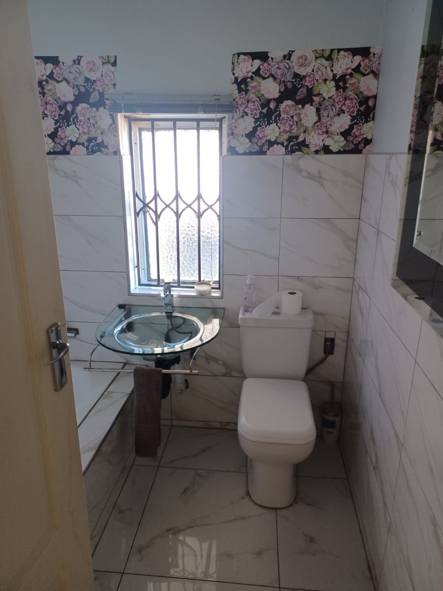 To Let 3 Bedroom Property for Rent in Danville Gauteng