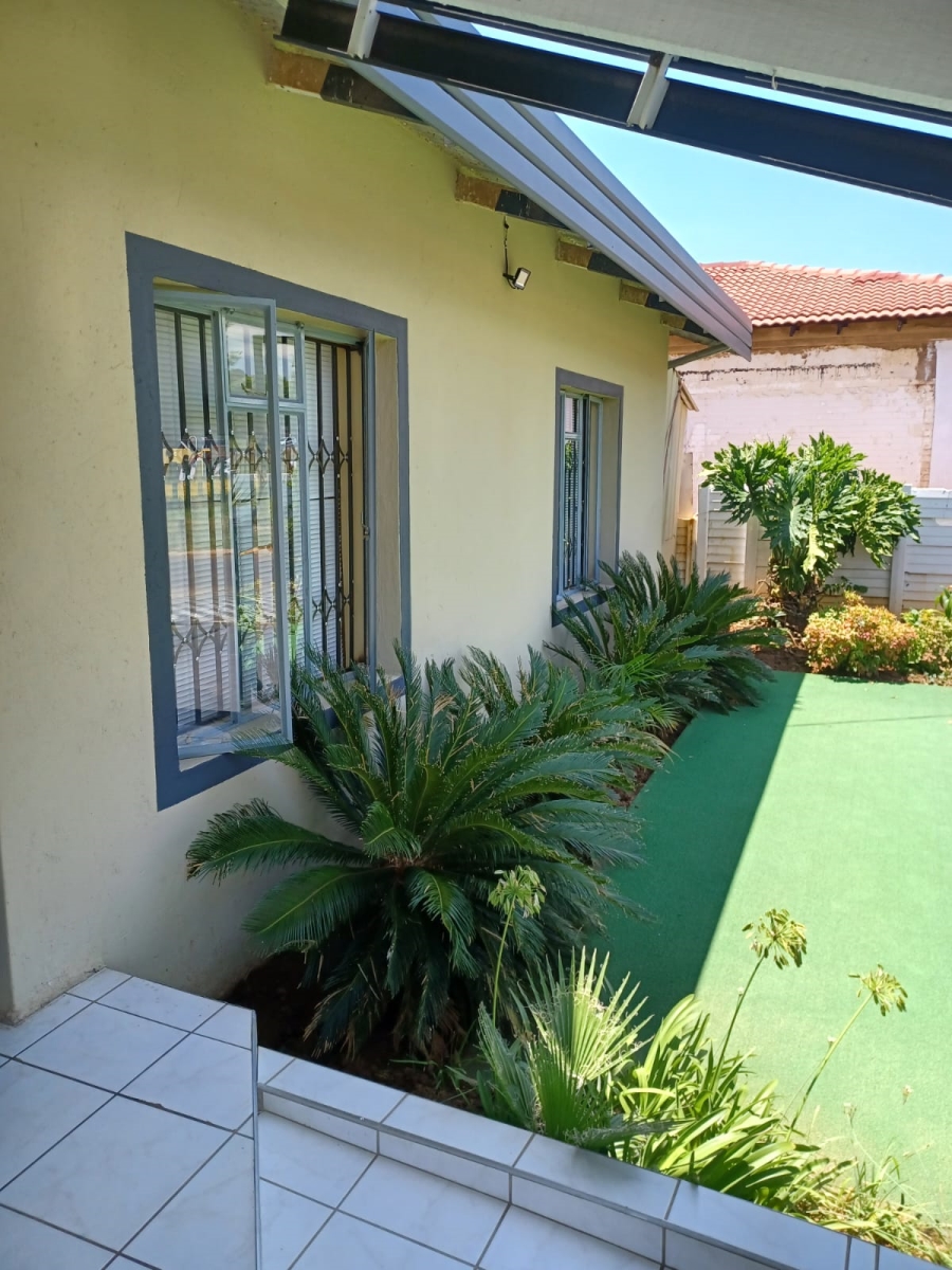 To Let 3 Bedroom Property for Rent in Danville Gauteng