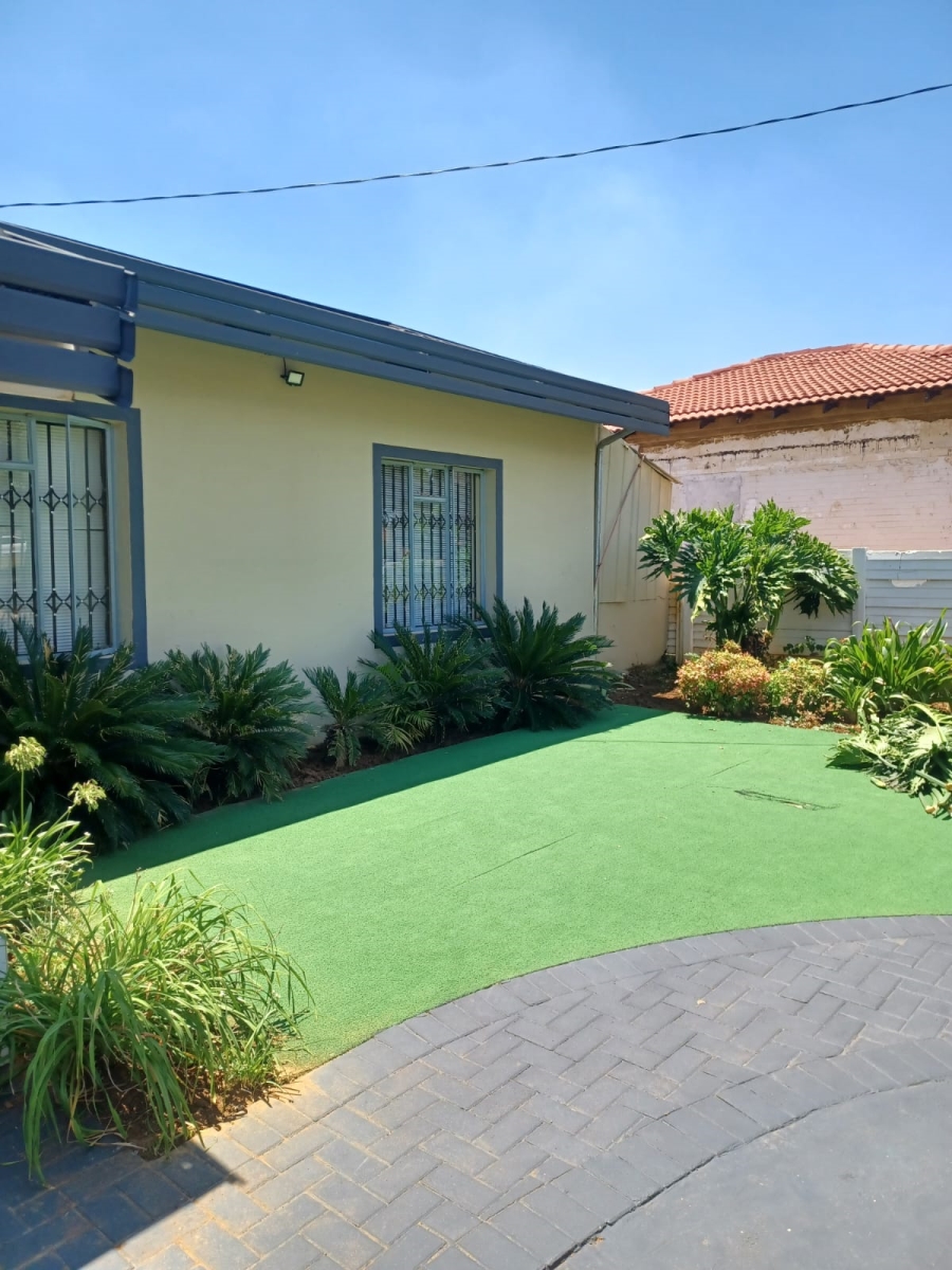 To Let 3 Bedroom Property for Rent in Danville Gauteng