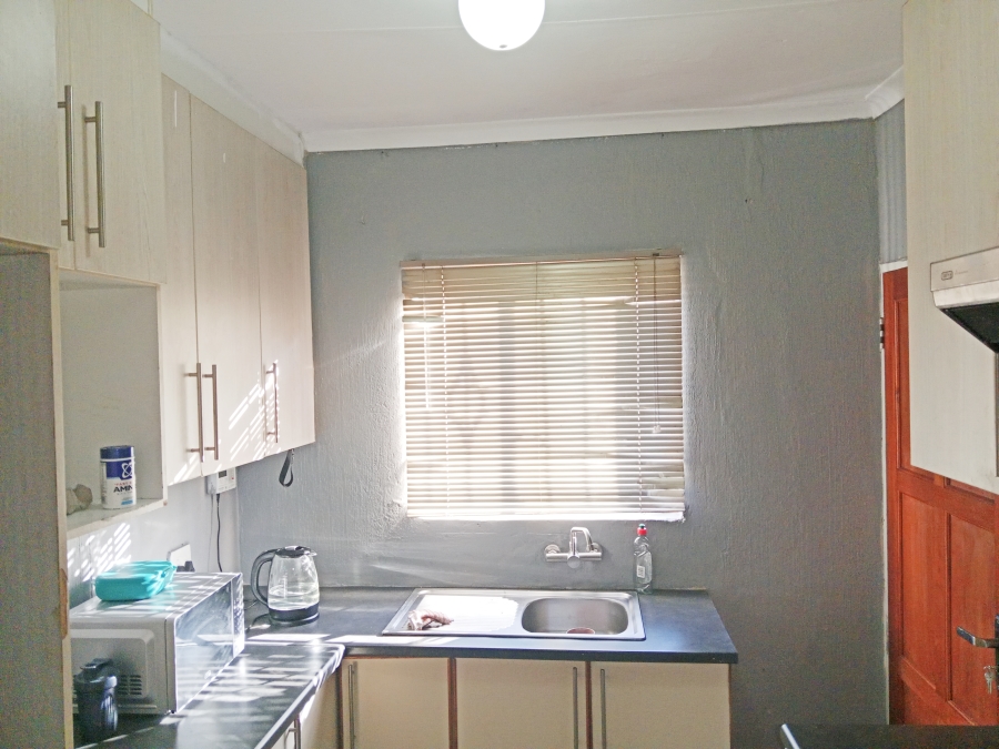 To Let 3 Bedroom Property for Rent in Danville Gauteng