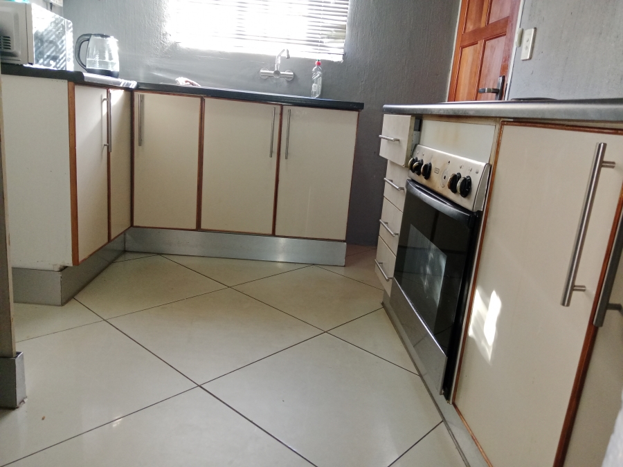 To Let 3 Bedroom Property for Rent in Danville Gauteng
