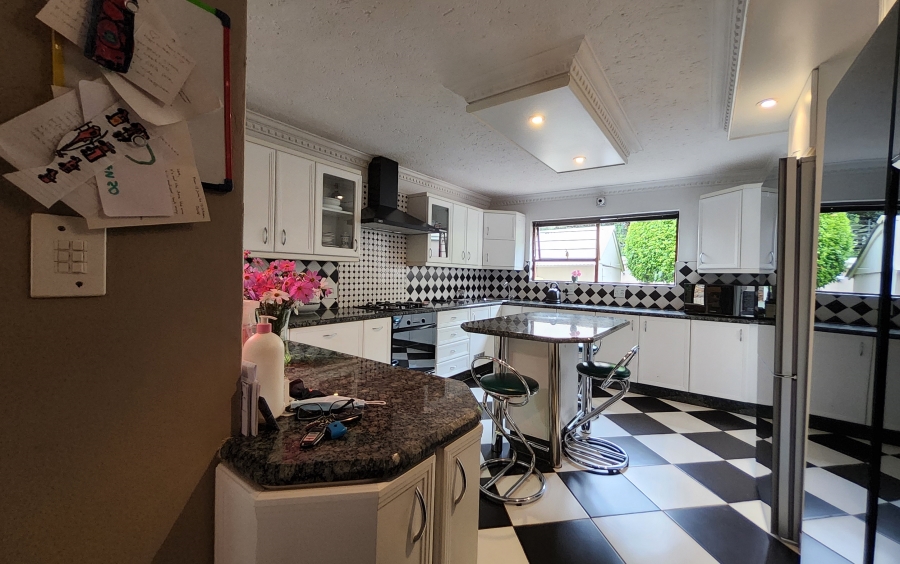4 Bedroom Property for Sale in Waterkloof Ridge Gauteng