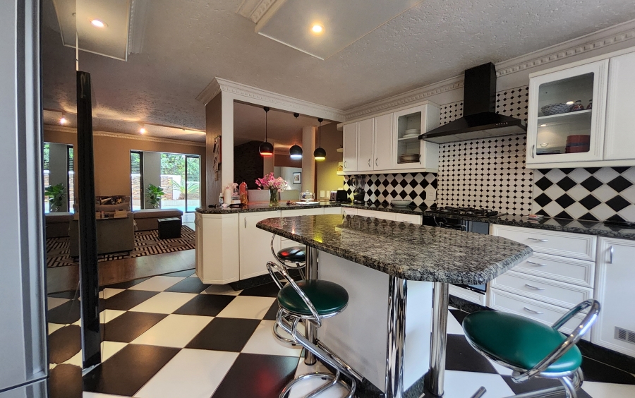 4 Bedroom Property for Sale in Waterkloof Ridge Gauteng