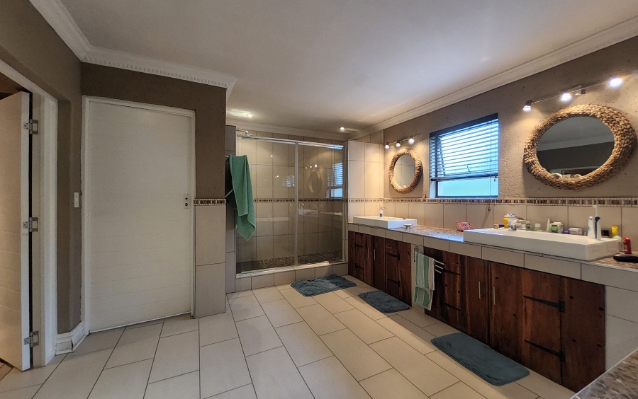 4 Bedroom Property for Sale in Waterkloof Ridge Gauteng