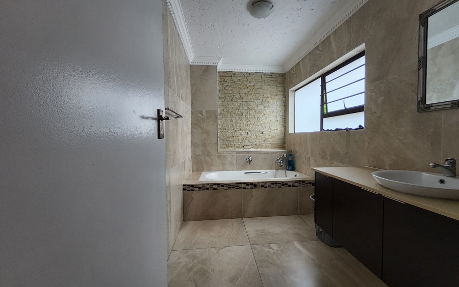 4 Bedroom Property for Sale in Waterkloof Ridge Gauteng