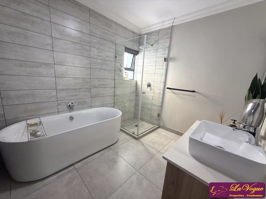 3 Bedroom Property for Sale in Bronberg Gauteng