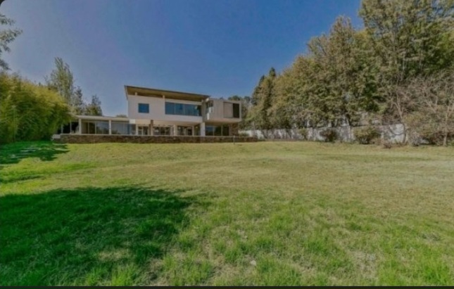 5 Bedroom Property for Sale in Hurlingham Gauteng