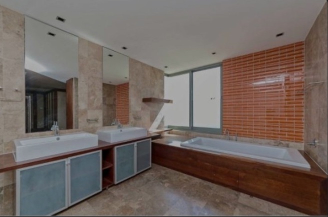 5 Bedroom Property for Sale in Hurlingham Gauteng