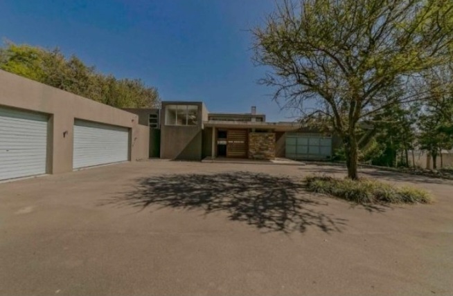 5 Bedroom Property for Sale in Hurlingham Gauteng