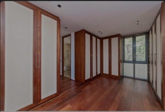 5 Bedroom Property for Sale in Hurlingham Gauteng