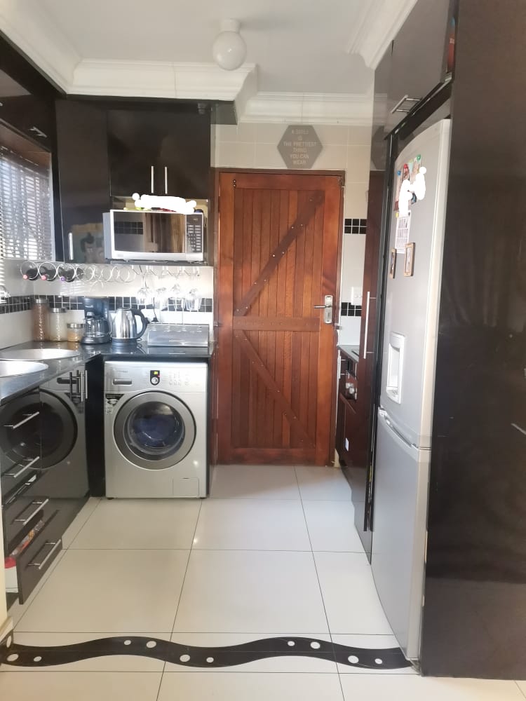 To Let 2 Bedroom Property for Rent in Elandspoort Gauteng