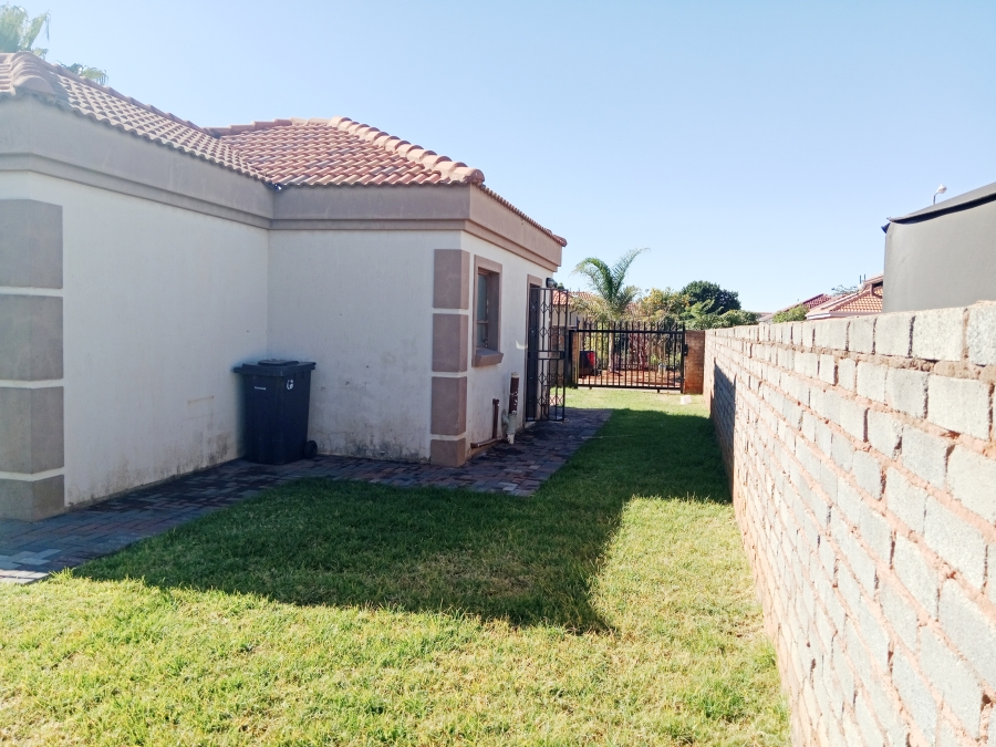 To Let 2 Bedroom Property for Rent in The Orchards Gauteng