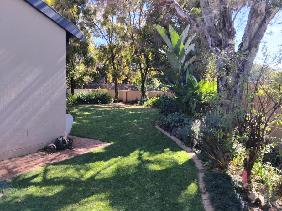 3 Bedroom Property for Sale in Die Hoewes Gauteng