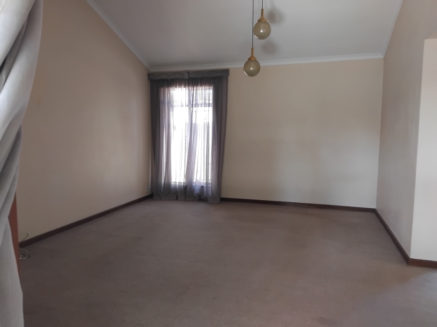 3 Bedroom Property for Sale in Die Hoewes Gauteng